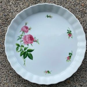 Rose Christineholm Pie Dish